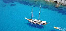 Ιστιοπλοϊκό στη θάλασσα