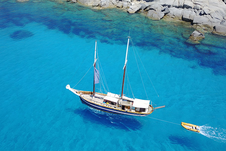 Ιστιοπλοϊκό στη θάλασσα