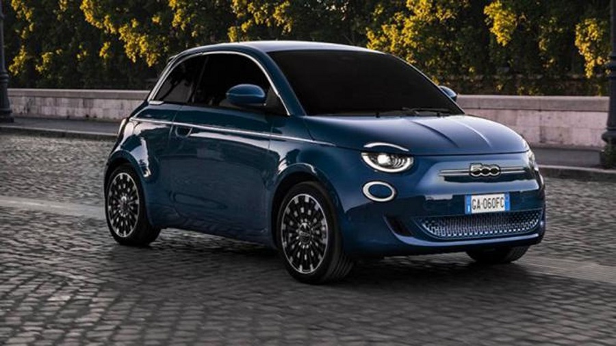 Μπλε FIAT 500 BEV Hatchback Action