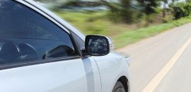 Αυτοκίνητο στον δρόμο