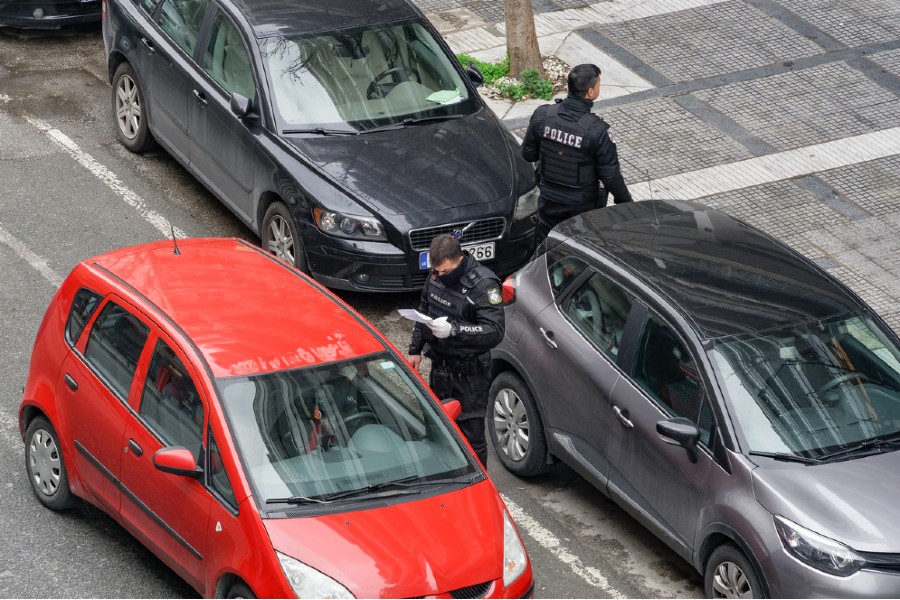 Τροχαία γράφει κλήση σε οδηγό αυτοκινήτου